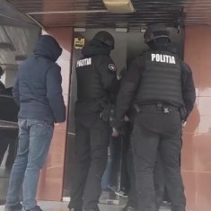 Primarul penal al Orșovei și PRO ROMÂNIA, „colindați” de mascați