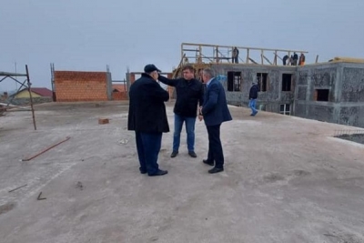 CONTINUĂ LUCRĂRILE LA SPITALUL DIN VÂNJU MARE (video)