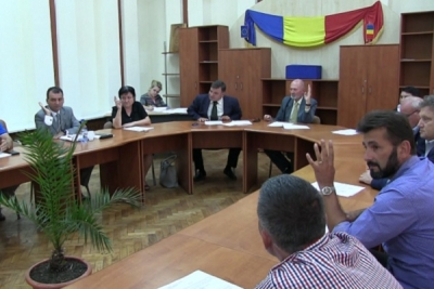 RESEMNARE: CONSILIERII LUI STOICA VOTEAZĂ AMENDAMENTELE LUI CHIRCU