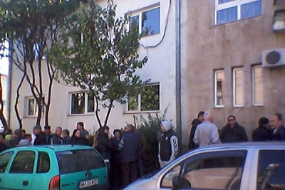 300 DE PERSOANE LA COADĂ, PENTRU PROGRAMUL CASA VERDE