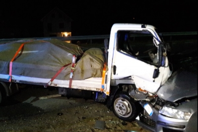 UN NOU ACCIDENT: PATRU MAŞINI IMPLICATE, TREI OAMENI LA SPITAL
