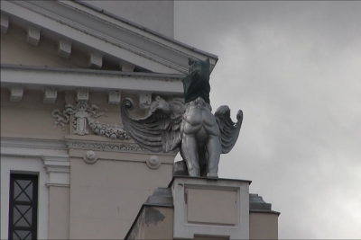 Grifonii de pe Palatul reabilitat de Gherghe au căzut din cauza.... timpului! (VIDEO)