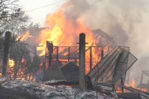 Incendiu devastator la Scăpău! Zeci de gospodării arse, oameni disperați!