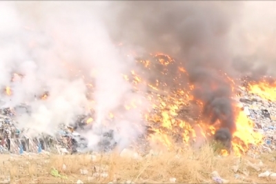 Incendiu devastator la depozitul de deşeuri al BRANTNER. Peste 1.000 de metri pătraţi cuprinși de flăcări!