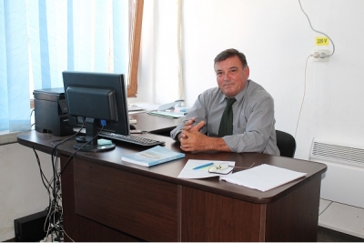 SECRETARUL MUNICIPIULUI ORȘOVA, COLEG DE BIROU CU FEMEIA DE SERVICIU