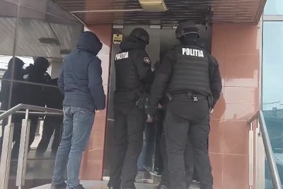 Primarul penal al Orșovei și PRO ROMÂNIA, „colindați” de mascați
