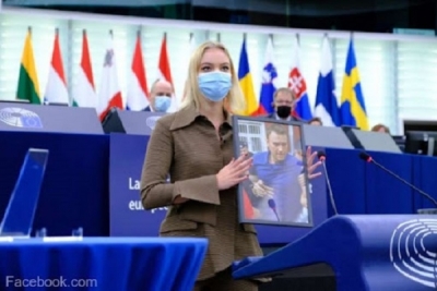PREMIUL SAHAROV, decernat în plenul Parlamentului European, disidentului rus Alexei Navalnîi și ridicat de fiica sa, Daria