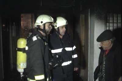 FOC, PANICĂ ŞI OAMENI EVACUAŢI ÎN BLOCUL SOCIAL DE LÂNGĂ PIAŢA SÂRBILOR