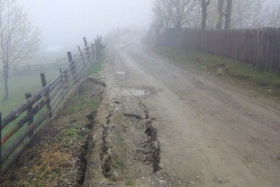 PESTE 7 MILIOANE DE LEI PENTRU REFACEREA DRUMURILOR CALAMITATE