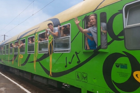 AU DAT NĂVALĂ CEHII PE CLISURA DUNĂRII