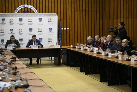 Scandal monstru în ședința Consiliului Județean
