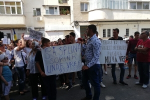 PROTESTELE DIN BAIA DE ARAMĂ S-A MUTAT LA CRAIOVA