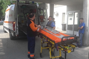 BĂRBAT DE 28 DE ANI, LA SPITAL DUPĂ CE A CĂZUT DE PE O SCARĂ