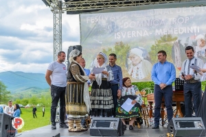 PRIMA EDIȚIE A FESTIVALULUI CONCURS DE FOLCLOR &bdquo;DOMNICA TROP&rdquo;