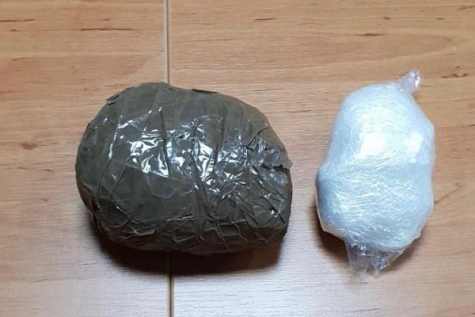 DOI ROMÂNI PRINŞI CU COCAINĂ LA VAMA PORŢILE DE FIER I