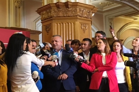 PATRU PRIMARI AU PLECAT SĂ ÎL SUSȚINĂ PE DRAGNEA