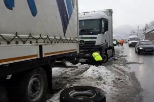 COȘMAR PE E70, &Icirc;NTRE ORȘOVA ȘI GURA VĂII! MAȘINI DISTRUSE