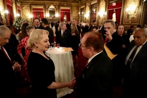 VIORICA DĂNCILĂ, &Icirc;NT&Acirc;LNIRE CU ROM&Acirc;NII DIN NEW YORK