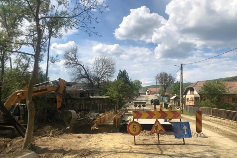 ASFALTAREA DINTRE STREHAIA ȘI GROZEȘTI E TOT MAI APROAPE