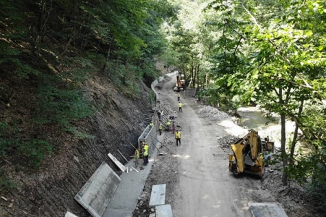 SE LUCREAZĂ LA MODERNIZAREA DRUMULUI DINTRE DÂLBOCIȚA ȘI INTERSECȚIA CU DJ 670