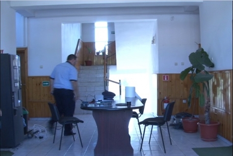 PRIMĂRIA MALOVĂȚ, CĂLCATĂ DE HOȚI