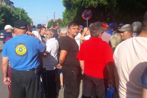 BĂTAIE DE JOC LA ADRESA A SUTE DE PESCARI DIN MEHEDINŢI