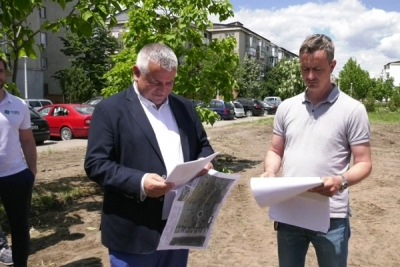 Parc modern, construit pe fonduri europene, lângă Biserica de Carton