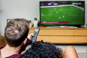 Cum să te bucuri mai mult de meciurile vizionate la televizor? TOP 3 idei!