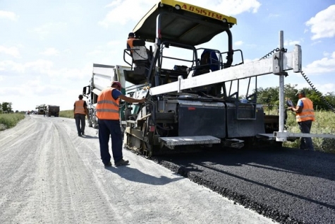 CONTINUĂ ASFALTAREA PE TRONSONUL CRĂGUIEȘTI - ILOVĂȚ - ȘOVARNA - BALA