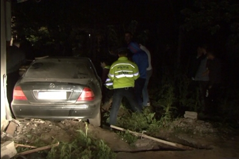 CONTRABANDIST, CU POLIŢIŞTII PE URMĂ, LA PESTE 200 DE KM PE ORĂ