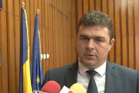 ALADIN SE ÎNCURCĂ ÎN BUGET