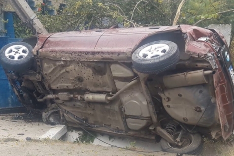 RALIU ŞI ACCIDENT PE DRUMUL DIN SCINTEIEŞTI, CU MAŞINA FURATĂ
