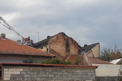 FOC ȘI PANICĂ, ZECI DE OAMENI EVACUAȚI