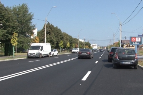 CONTINUĂ ASFALTAREA MARILOR BULEVARDE (video)