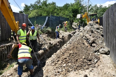 ÎN SATUL COLIBAȘI SE LUCREAZĂ LA REALIZAREA SISTEMULUI DE CANALIZARE (video)