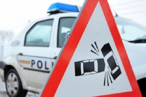 UN ŞOFER BAUT A LOVIT TREI PIETONI LA MAGHERU