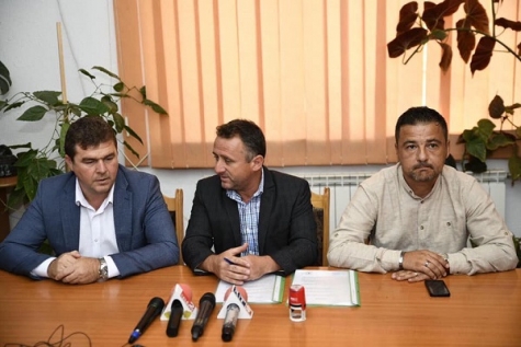 ÎN MALOVĂȚ ÎNCEPE ASFALTAREA ULIȚELOR CU FONDURI GUVERNAMENTALE