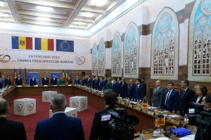 CONSILIILE JUDEȚENE S-AU REUNIT &Icirc;N ORAȘUL SIMBOL AL MICII UNIRI